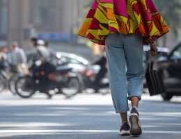 Comment intégrer un boubou africain dans une tenue moderne ?