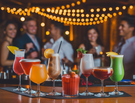 Quels sont les meilleurs cocktails à préparer pour une soirée entre amis avec une flasque d'alcool ?
