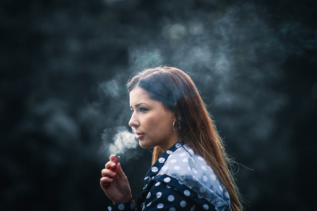 E-cig femme : Guide pour les nouvelles vapoteuses